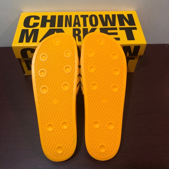 Chinatown Market Smiley Face Slide, Various Sizes - Picture 2 of 8